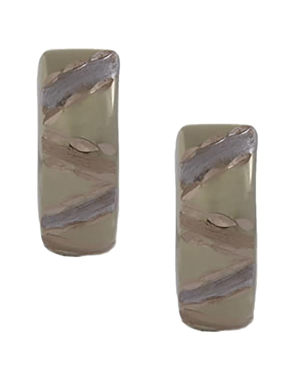 Aretes de flor de oro florentino 14 K con acabado brillante Aretes de flor de oro florentino 14 K con acabado brillante