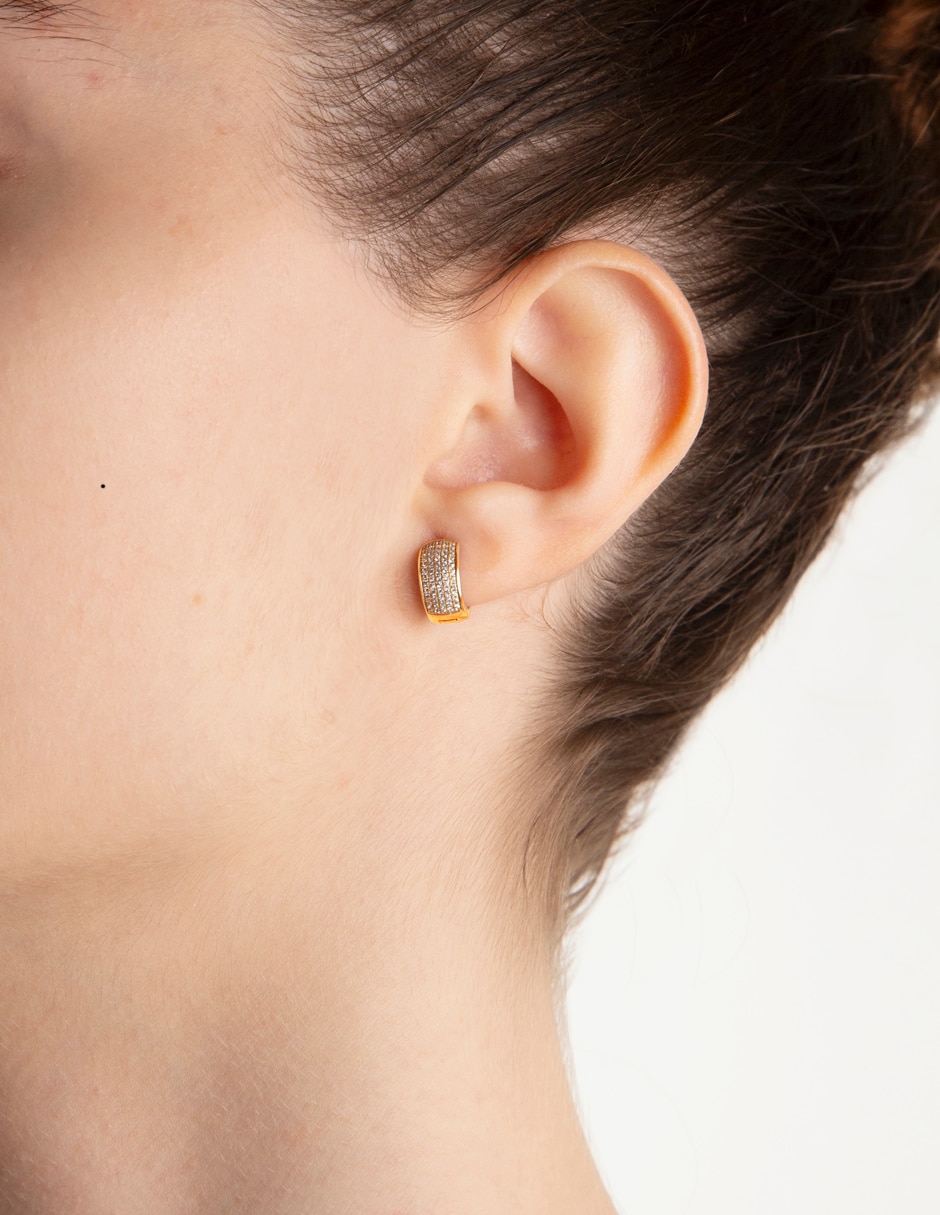 Aretes redondos de oro amarillo 14 K con acabado brillante diamante