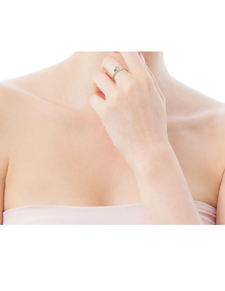 Anillo redondo Ivette 18 k de oro amarillo rubí pavé