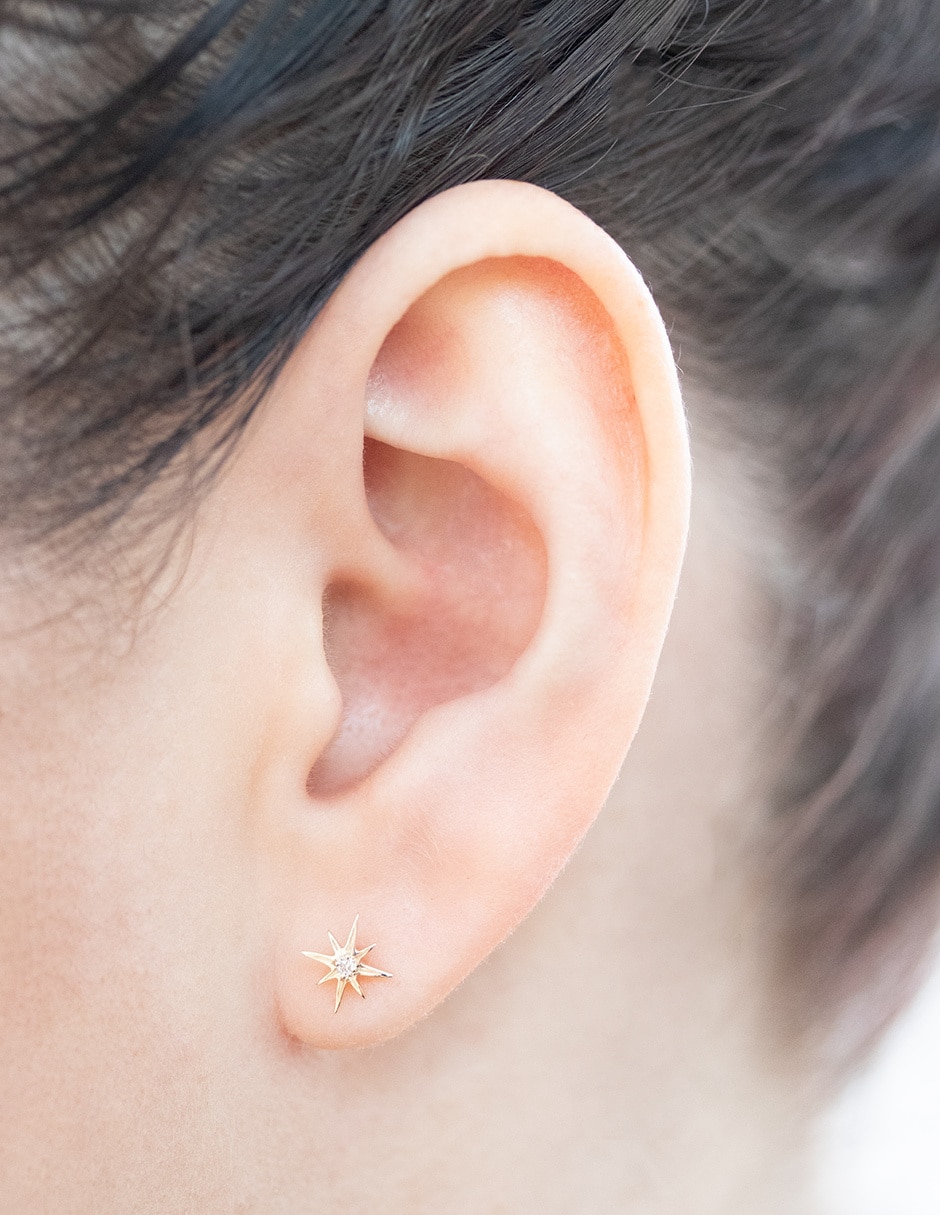 Piercing de estrella de oro amarillo 14 K con acabado brillante diamante 2