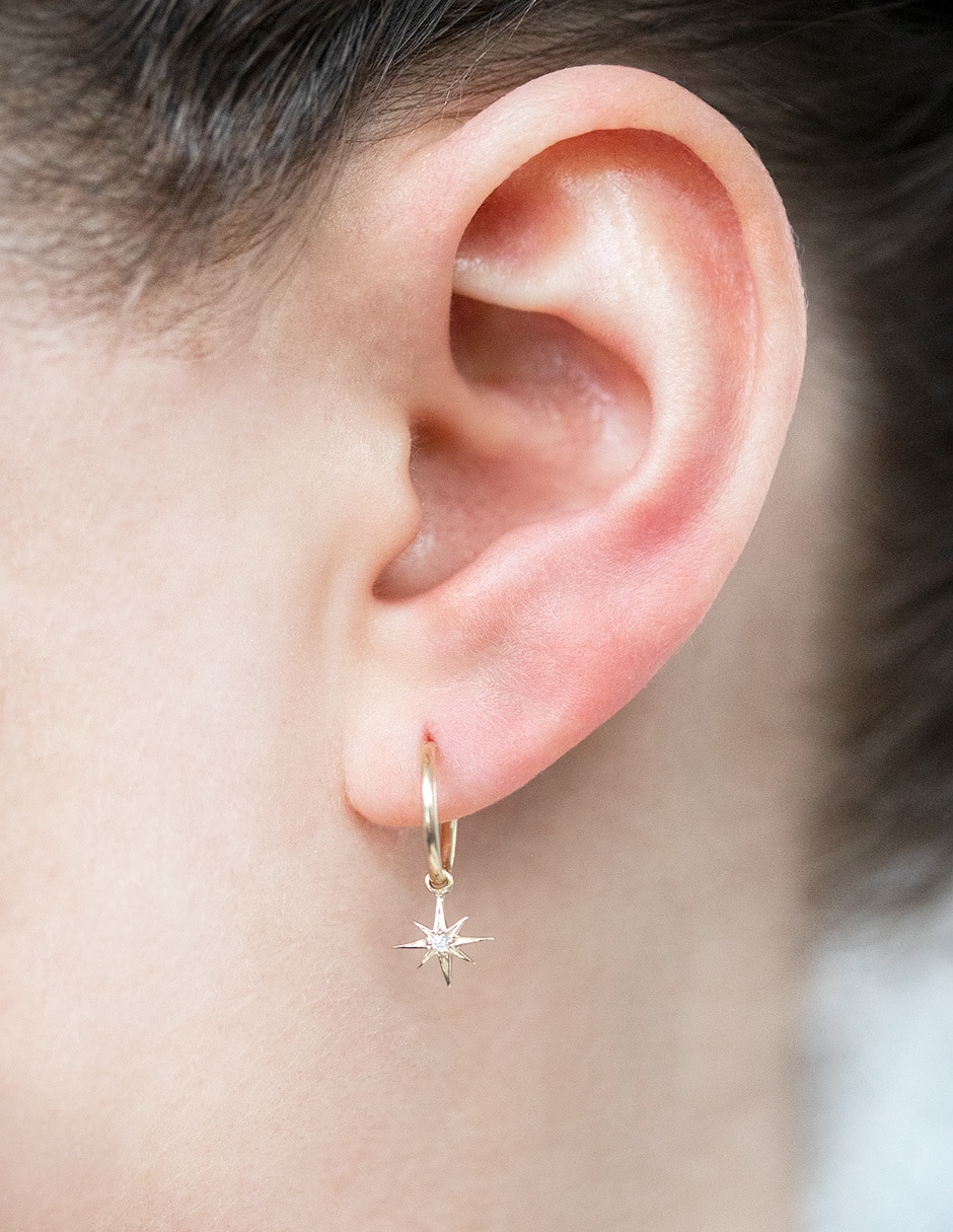 Piercing de oro amarillo 14 K con acabado brillante diamante Piercing de oro amarillo 14 K con acabado brillante diamante