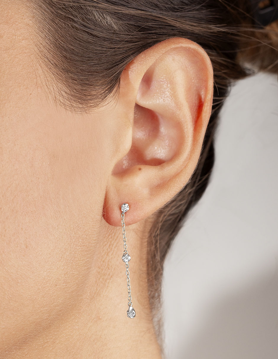 Aretes de oro 14 K con acabado brillante diamante Aretes de oro 14 K con acabado brillante diamante