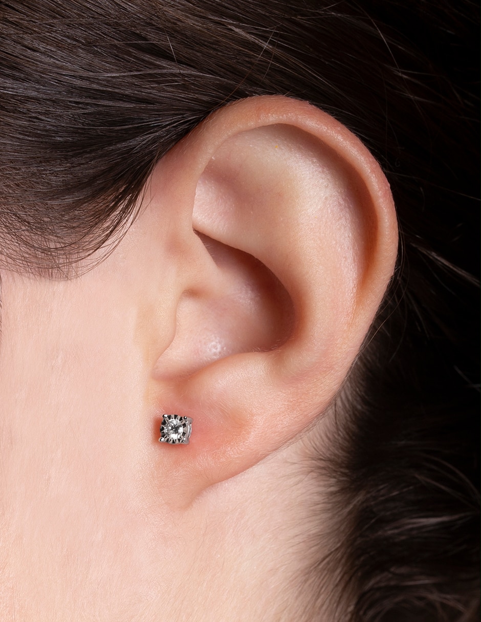 Aretes redondos de oro 14 K con acabado brillante diamante 3
