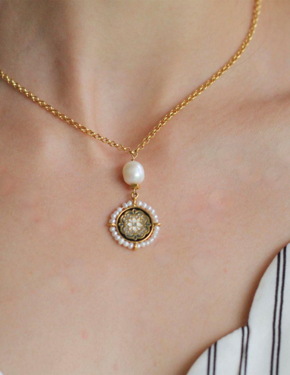 Collar de baño de oro