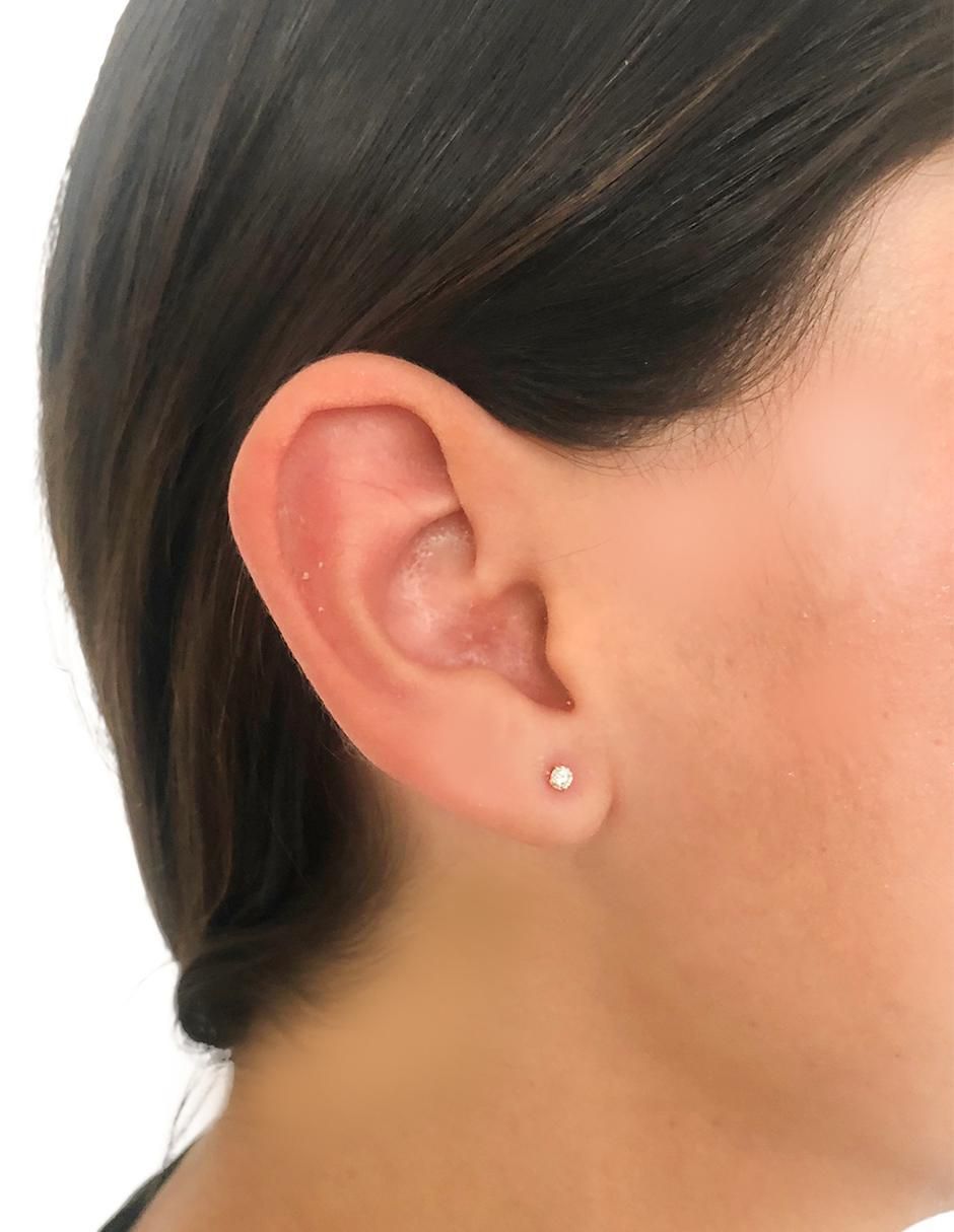 Broqueles cuadrados de oro amarillo 14 K con acabado liso diamante 3