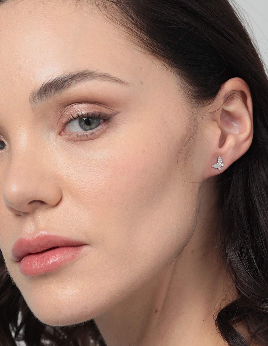 Broqueles de mariposa de oro blanco 14 K con acabado pavé diamante