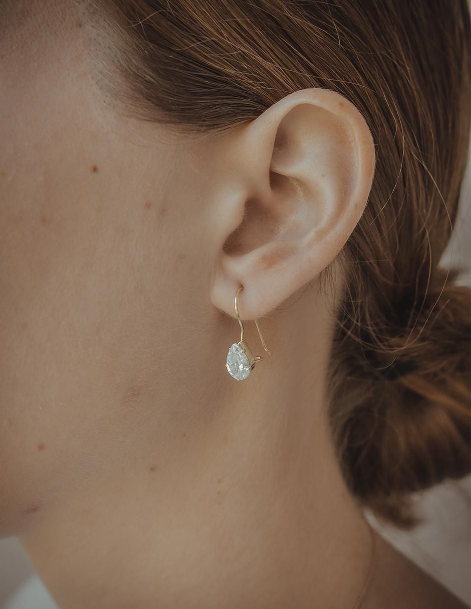 Aretes de gota de oro amarillo 10 K zirconia 2
