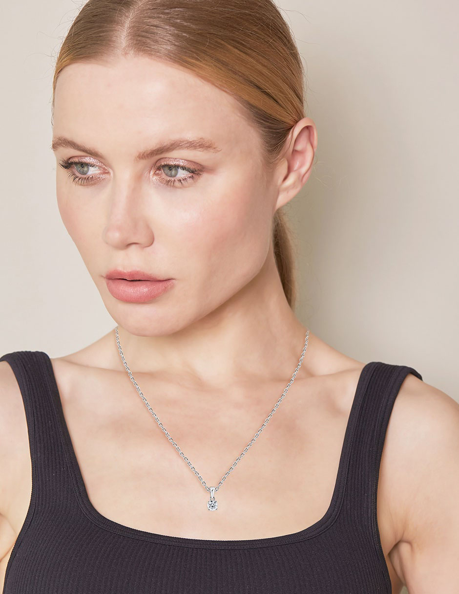Collar con dije Ayla de oro 14 K