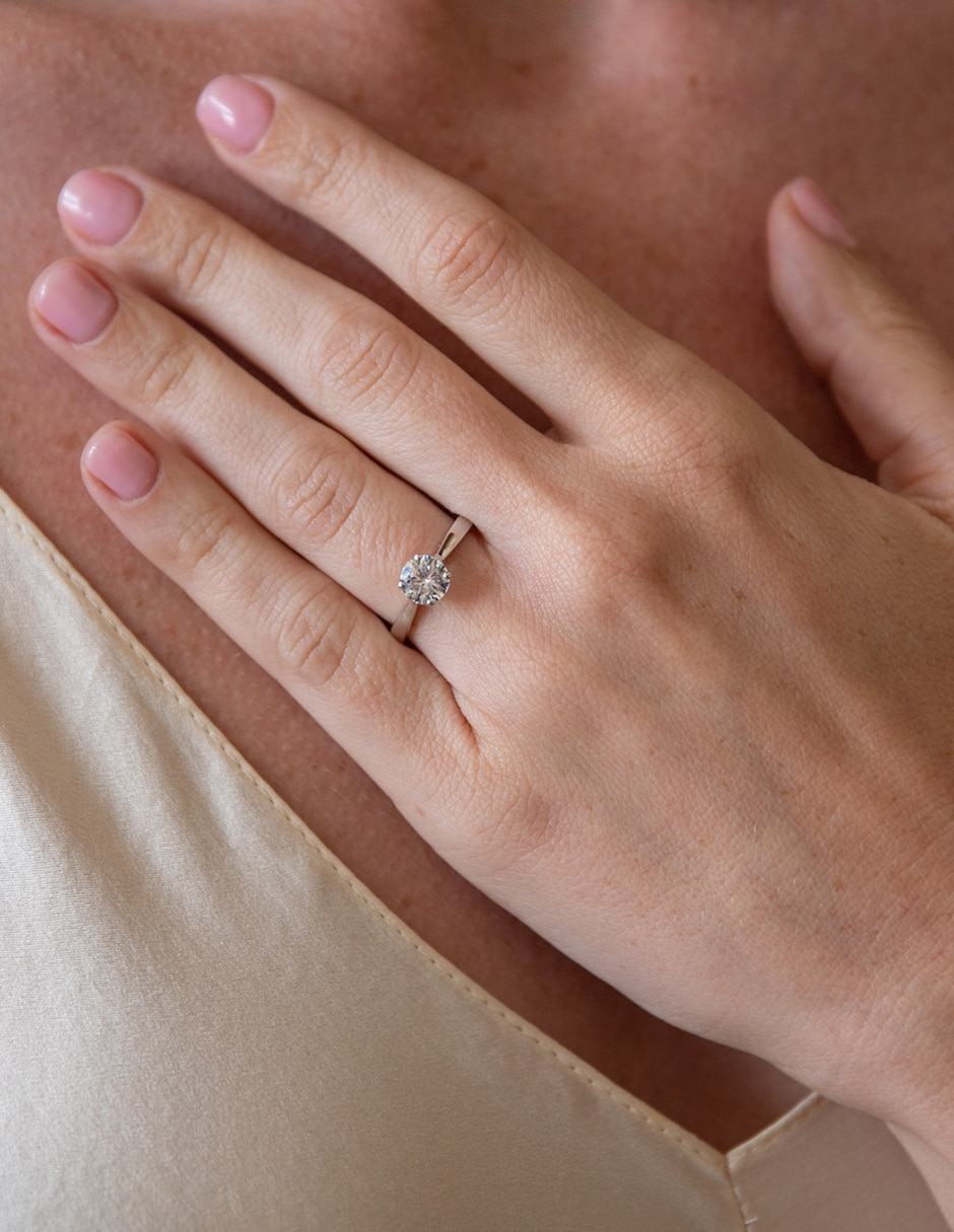 Anillo de compromiso de oro blanco 14 k 6