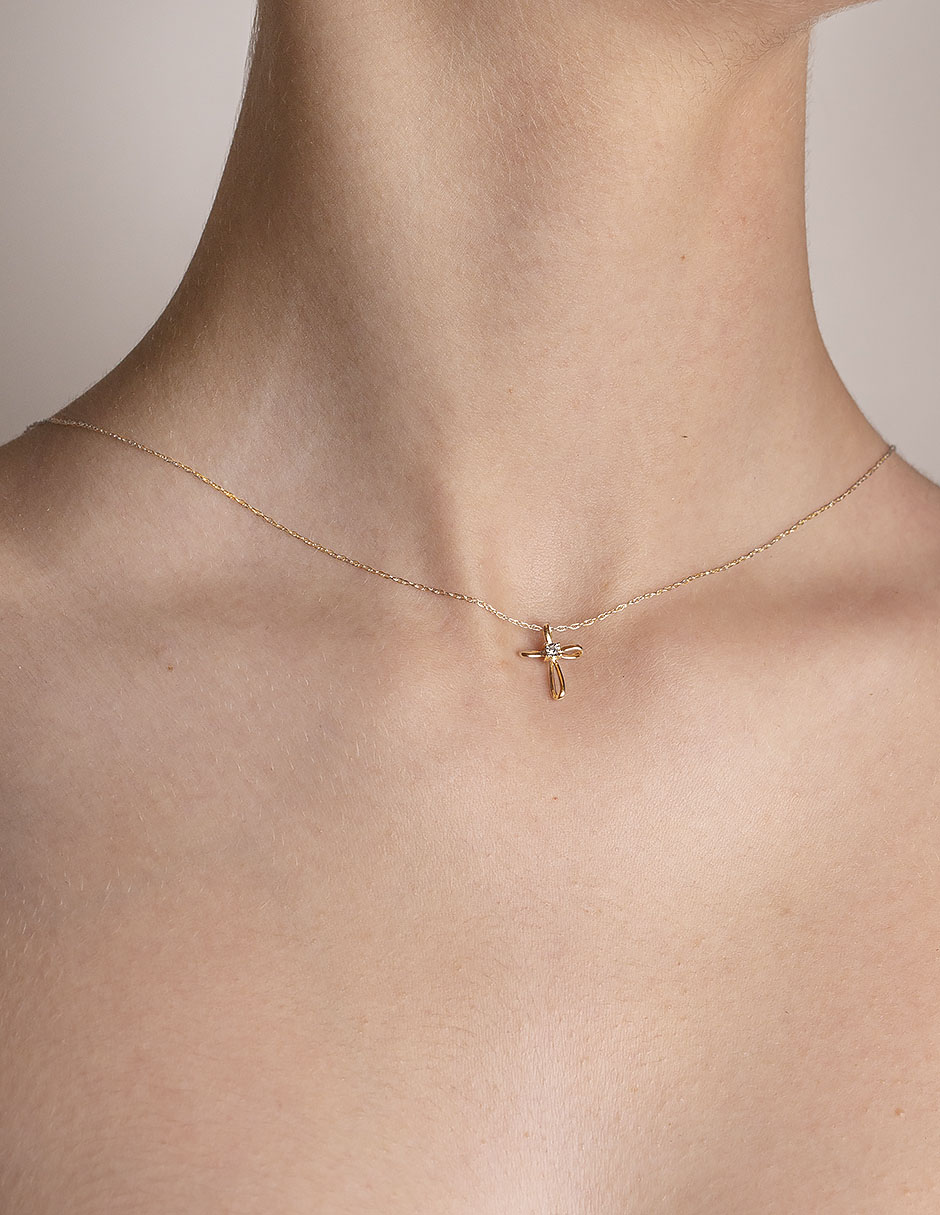 Collar de cruz Jayda de oro amarillo 14 K