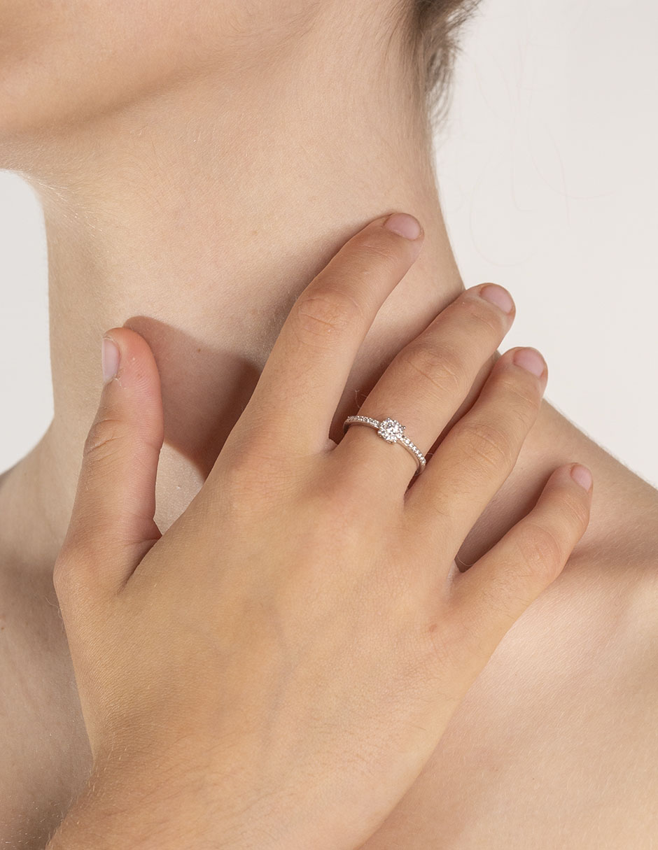Anillo de compromiso de oro blanco 14 k diamante 2