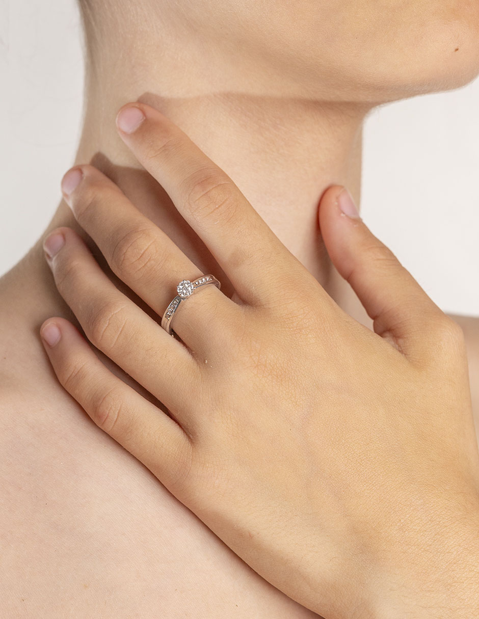 Anillo de compromiso de oro blanco 14 k diamante Anillo de compromiso de oro blanco 14 k diamante
