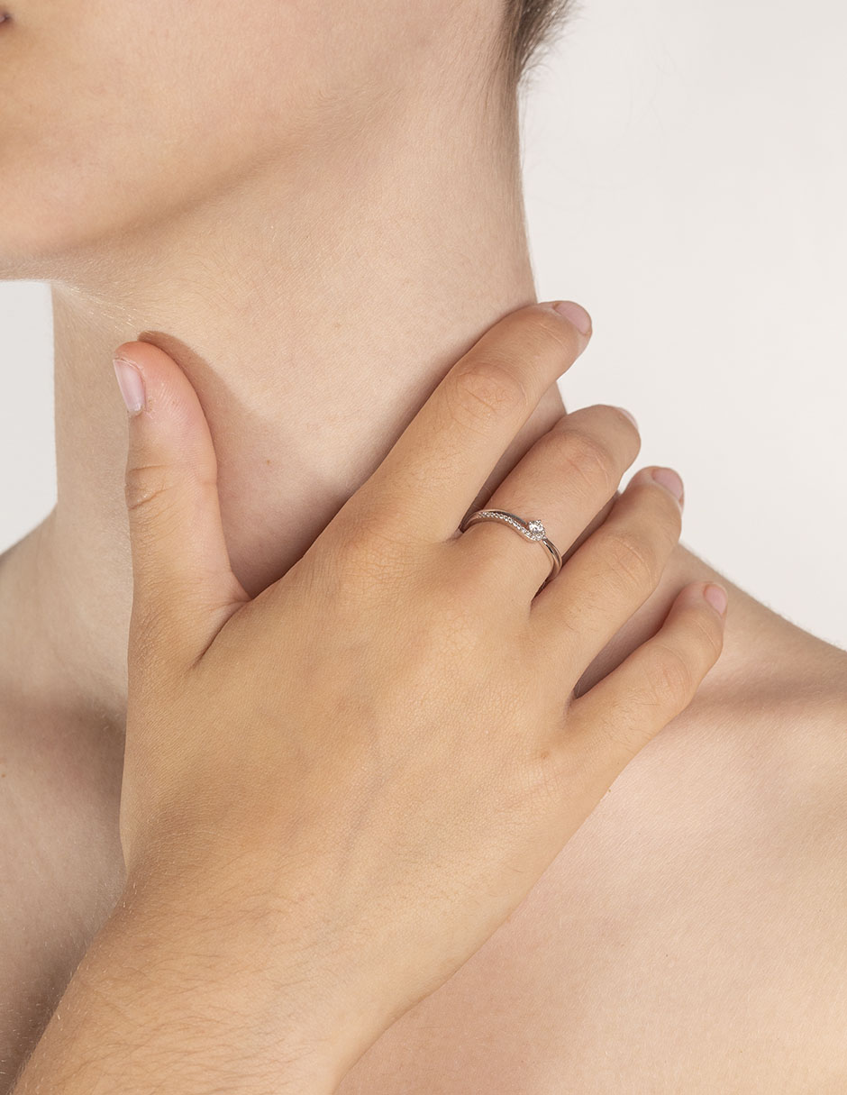 Anillo de compromiso de oro blanco 14 k diamante 2