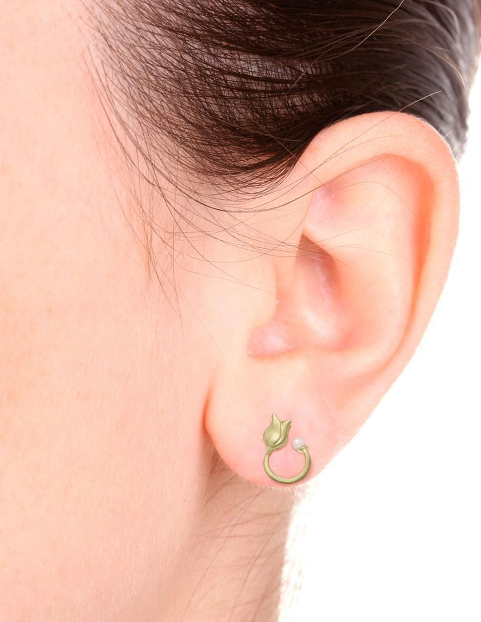 Aretes redondos de oro amarillo 14 K con acabado brillante perla 3