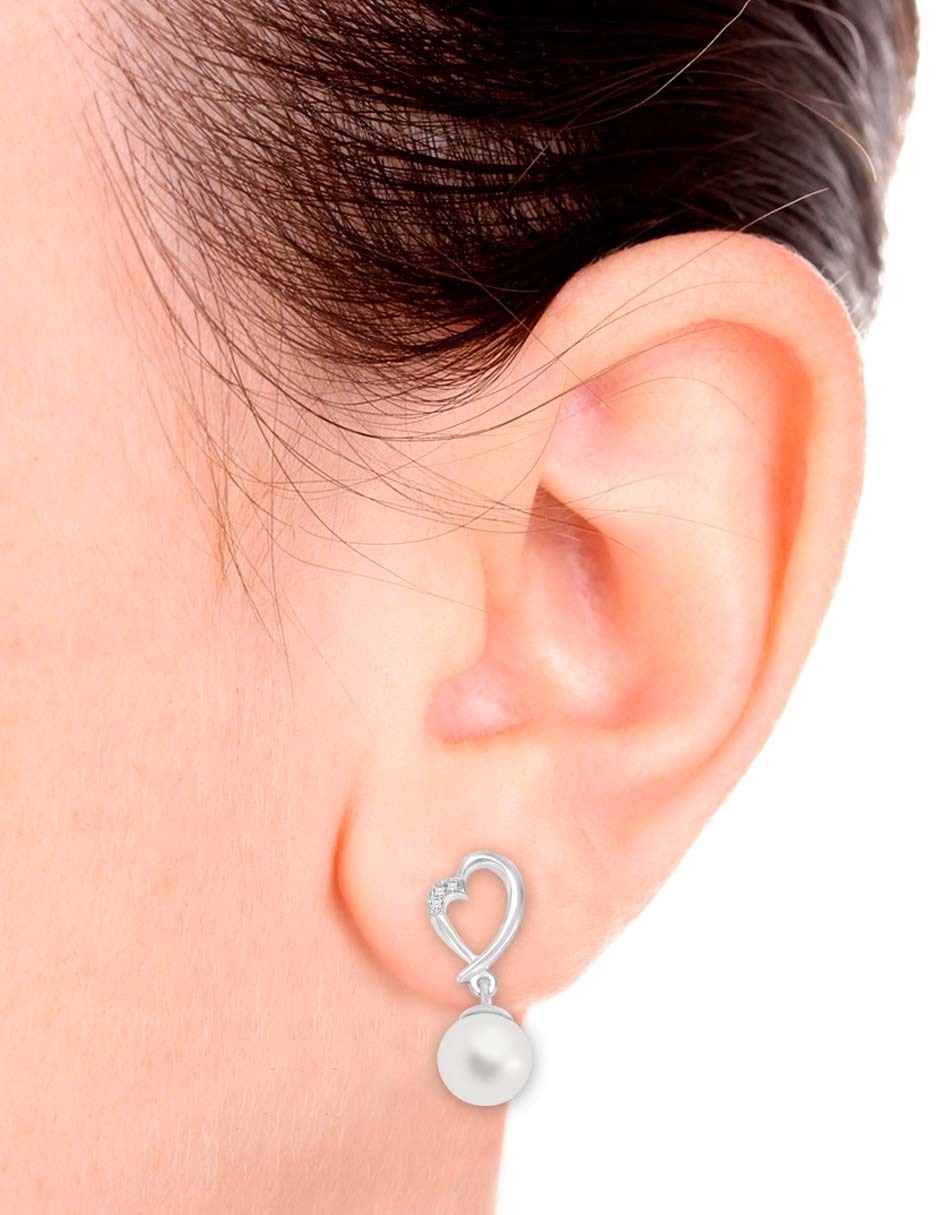 Aretes de corazón Fianelli Diamond de oro blanco 14 K con acabado espejo perla y diamante 3