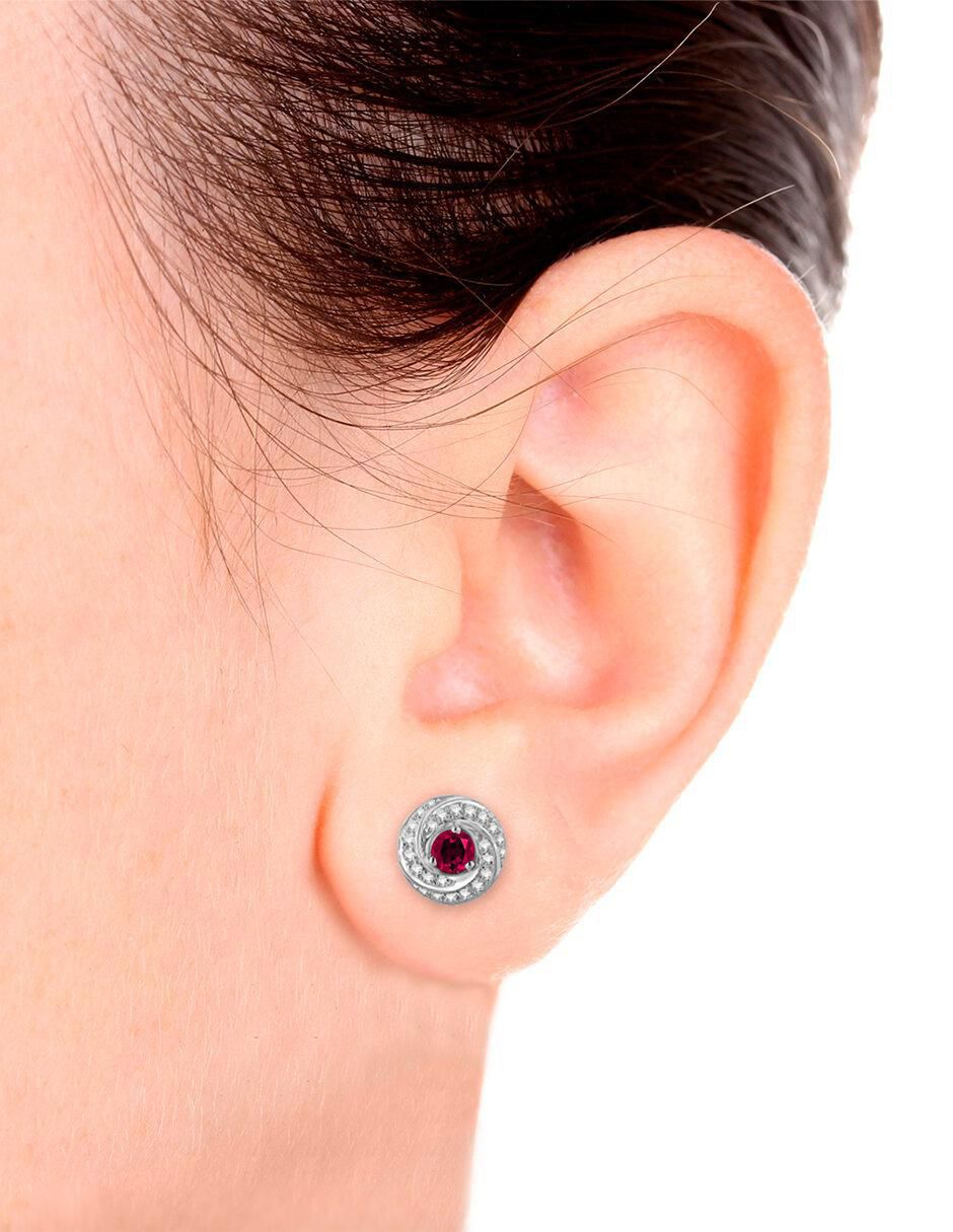 Aretes circulares de oro blanco con acabado brillante rubí y diamante 2
