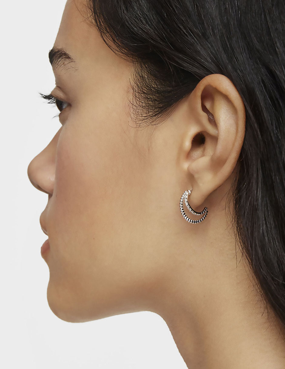 Aretes de luna de oro blanco con acabado brillante diamante 3