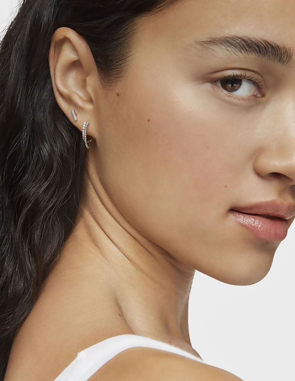 Aretes de luna de oro blanco con acabado brillante diamante Aretes de luna de oro blanco con acabado brillante diamante