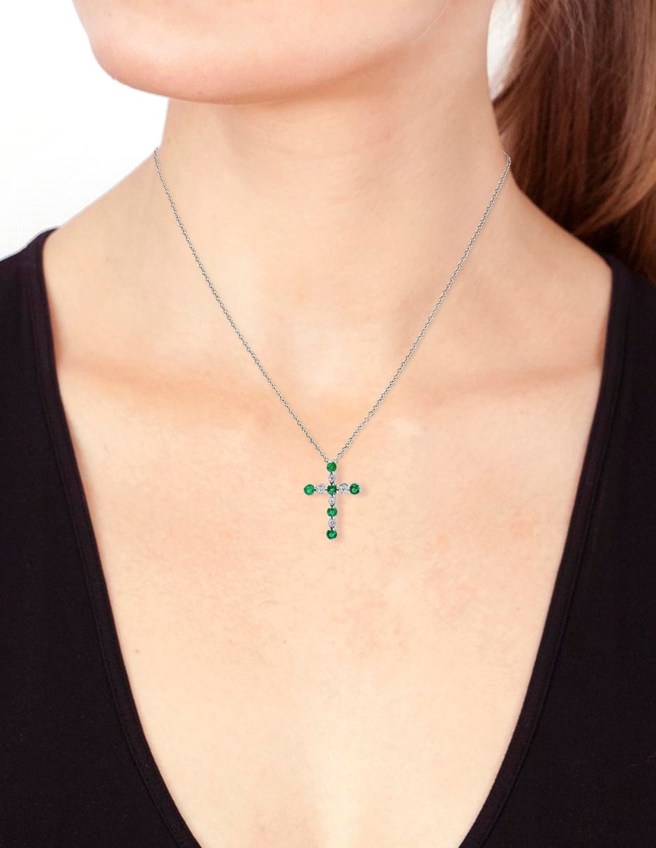 Collar de cruz de oro blanco 14 K