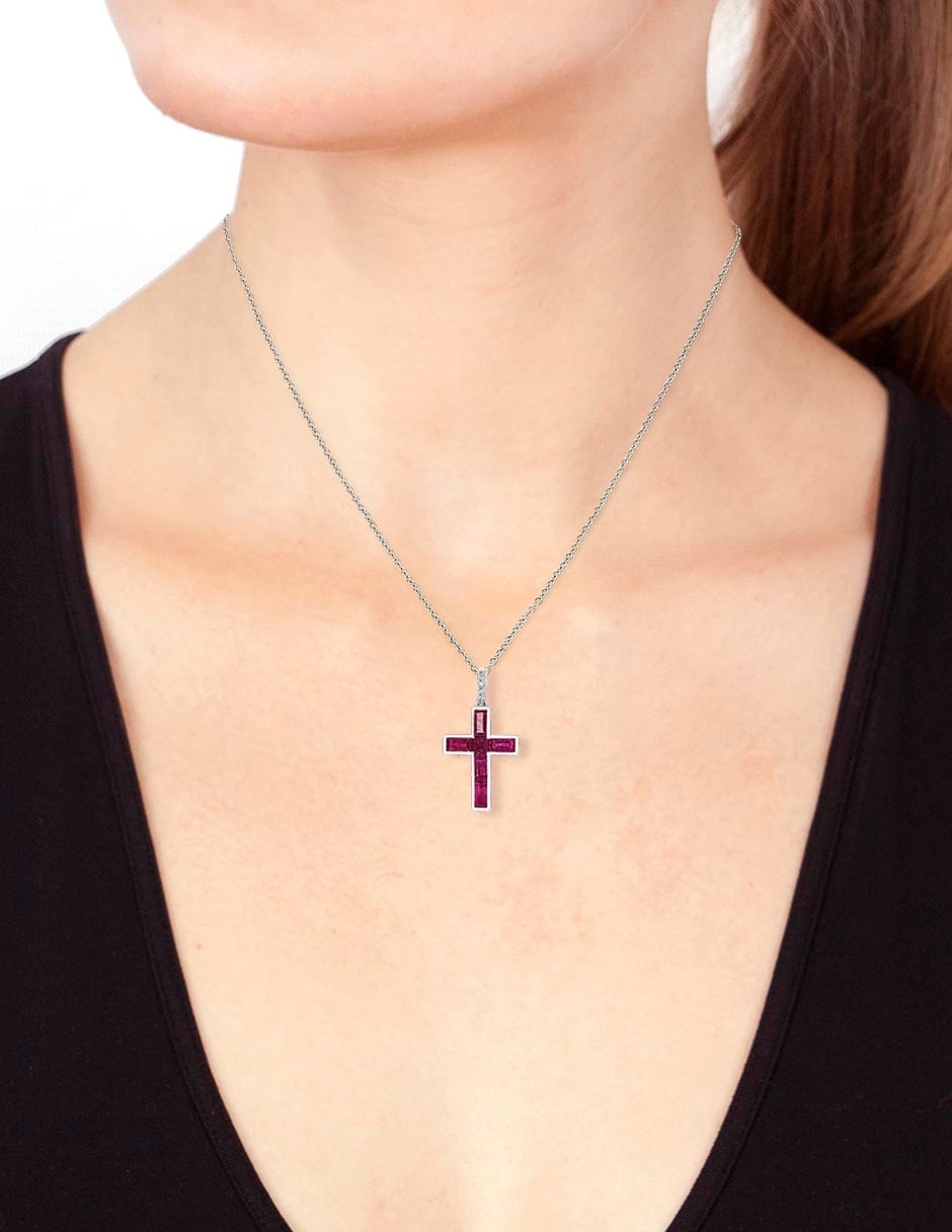 Collar con dije de cruz de oro blanco 14 K