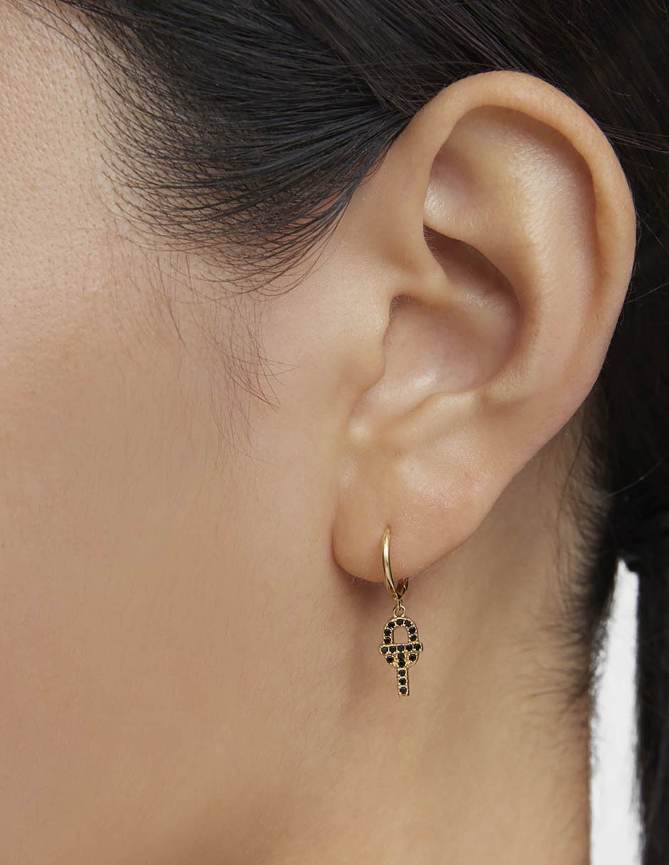 Aretes de oro con acabado brillante espinela