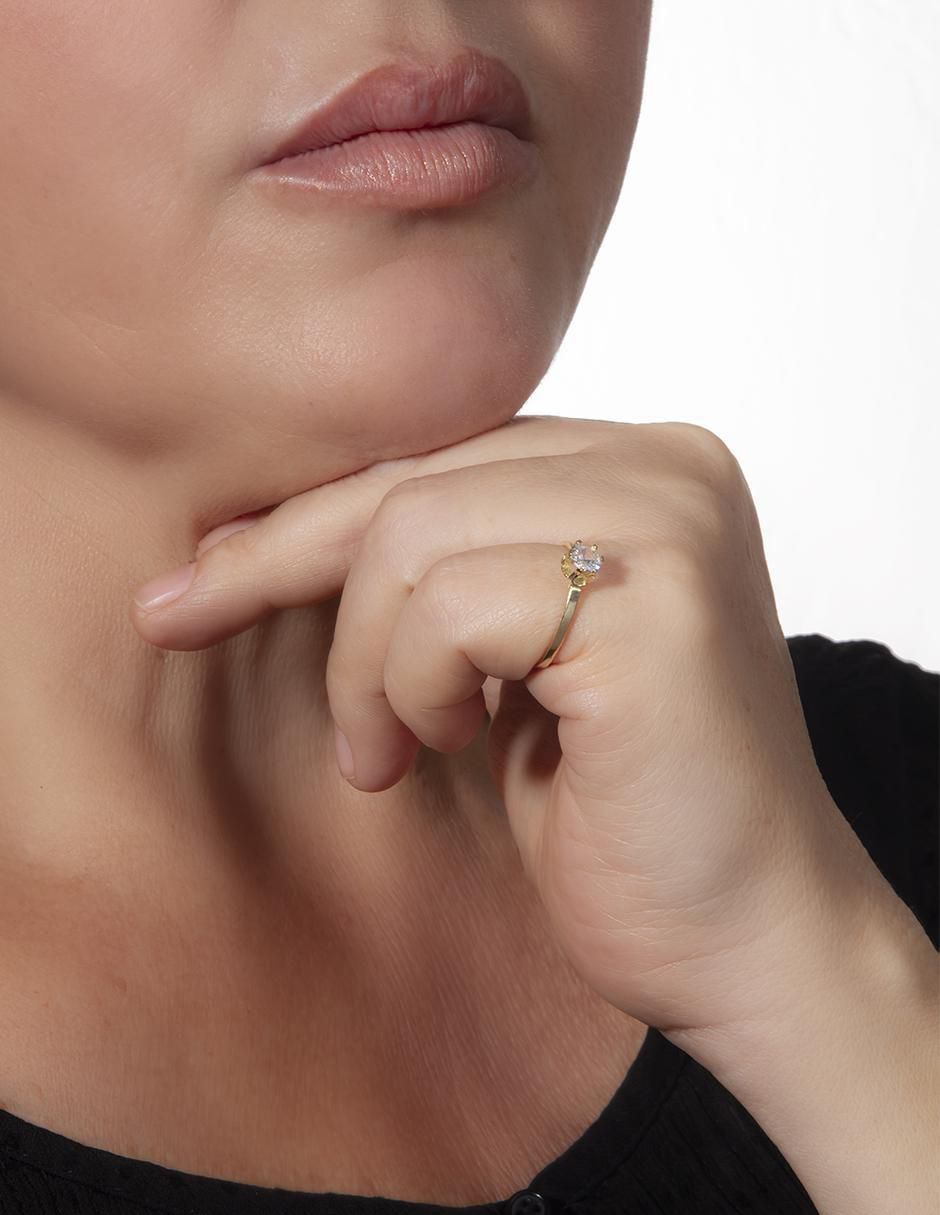 Anillo redondo 10 k de oro zirconia pulido