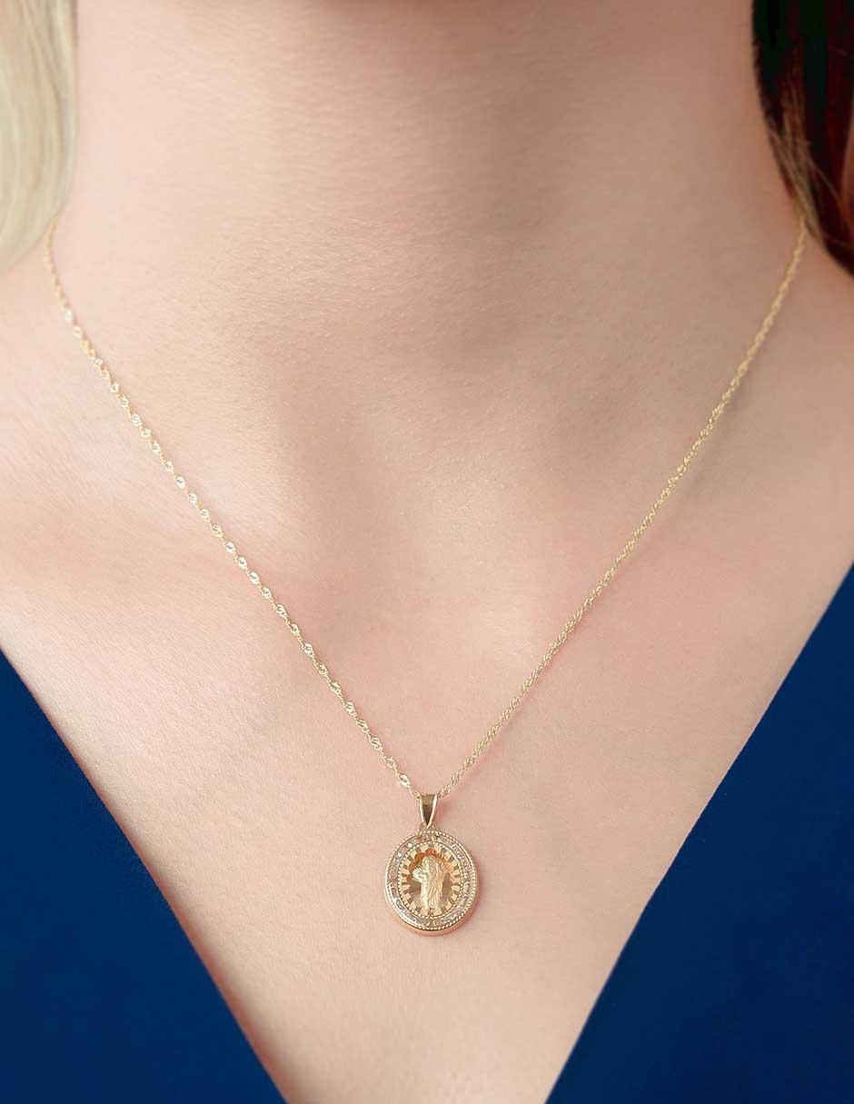 Collar con dije ovalado de oro 10 K