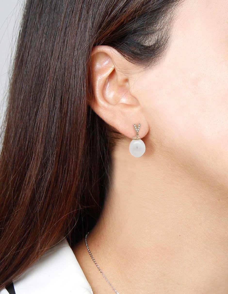 Aretes de óvalo de oro con acabado lustre diamante Aretes de óvalo de oro con acabado lustre diamante