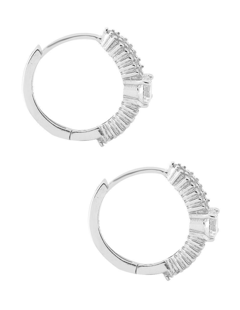 Aretes circulares con acabado plateado 2