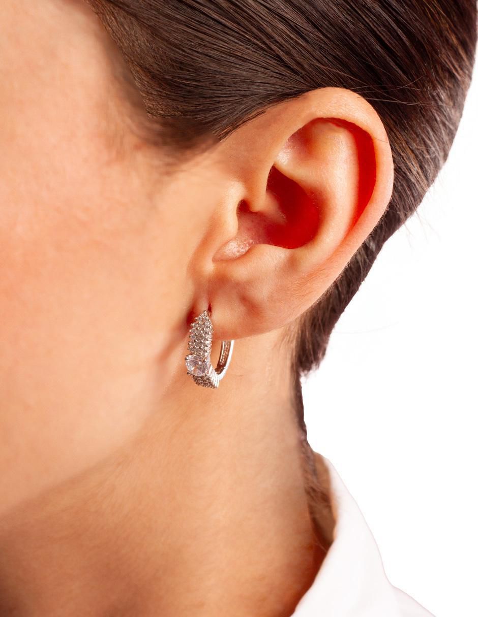 Aretes circulares con acabado plateado 4