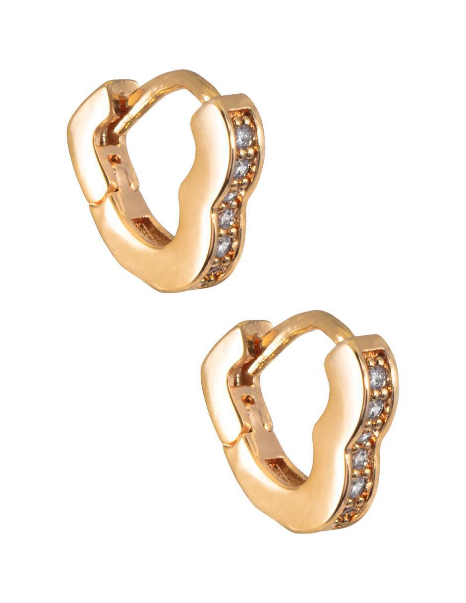 Aretes de corazón con acabado chapa de oro 4