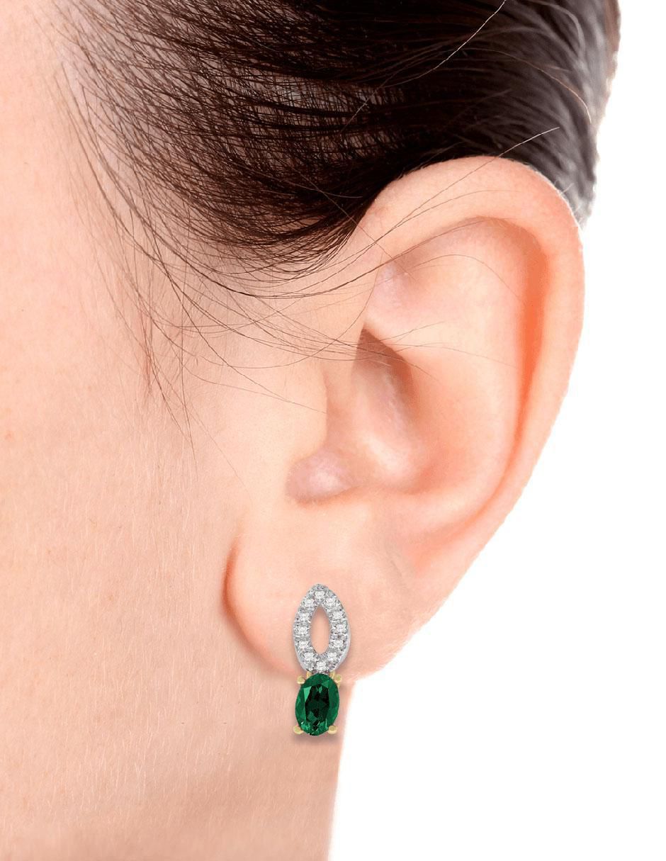 Aretes ovalados de oro con acabado pavé esmeralda y diamante 2