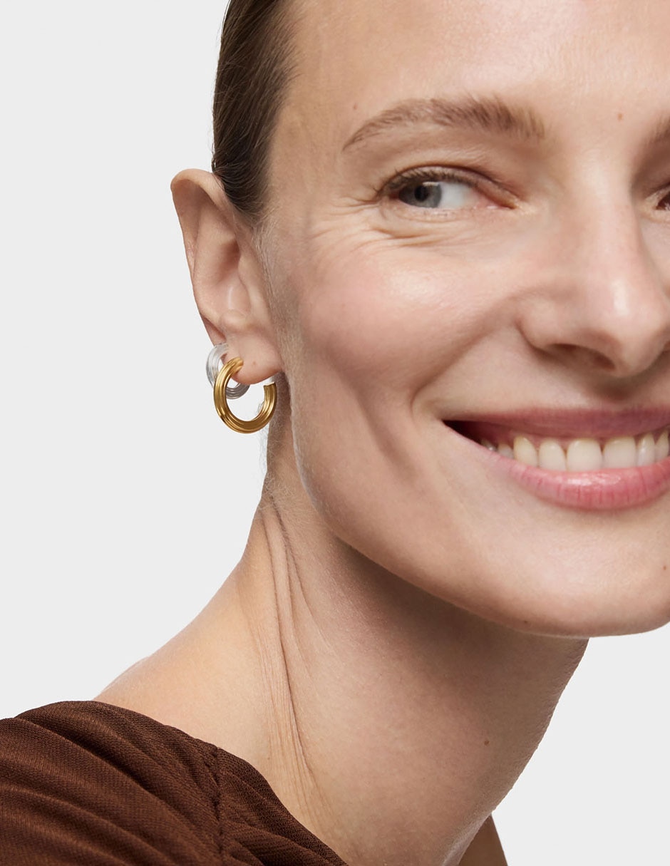 Aretes de aro 1950 de plata P 925 con acabado baño de oro