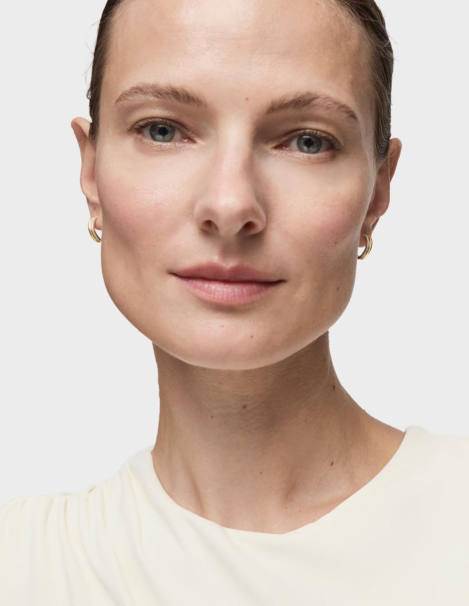 Aretes de aro de oro amarillo 18 K con acabado pavé diamante 3