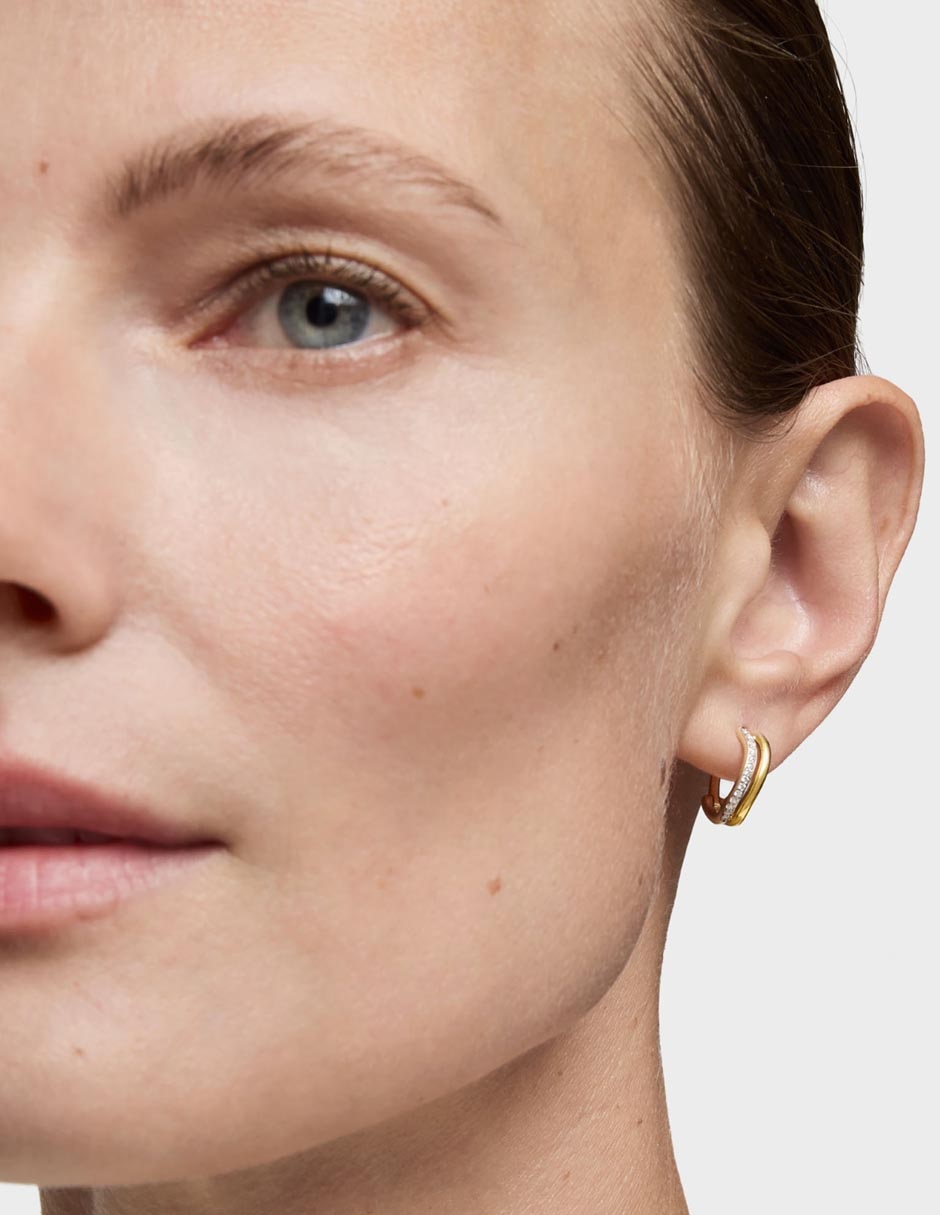 Aretes de aro de oro amarillo 18 K con acabado pavé diamante
