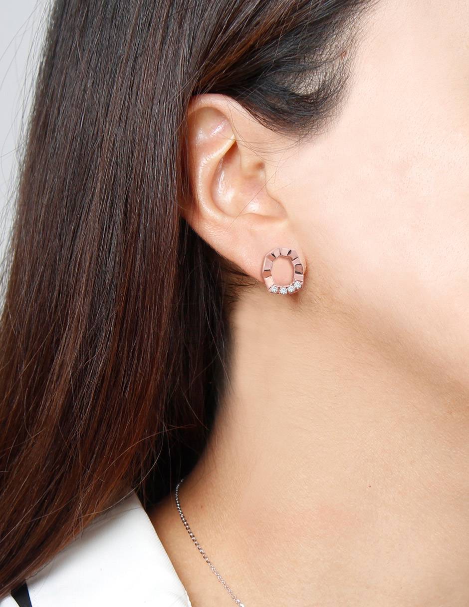 Aretes de hexágono de oro 14 K con acabado espejo diamante