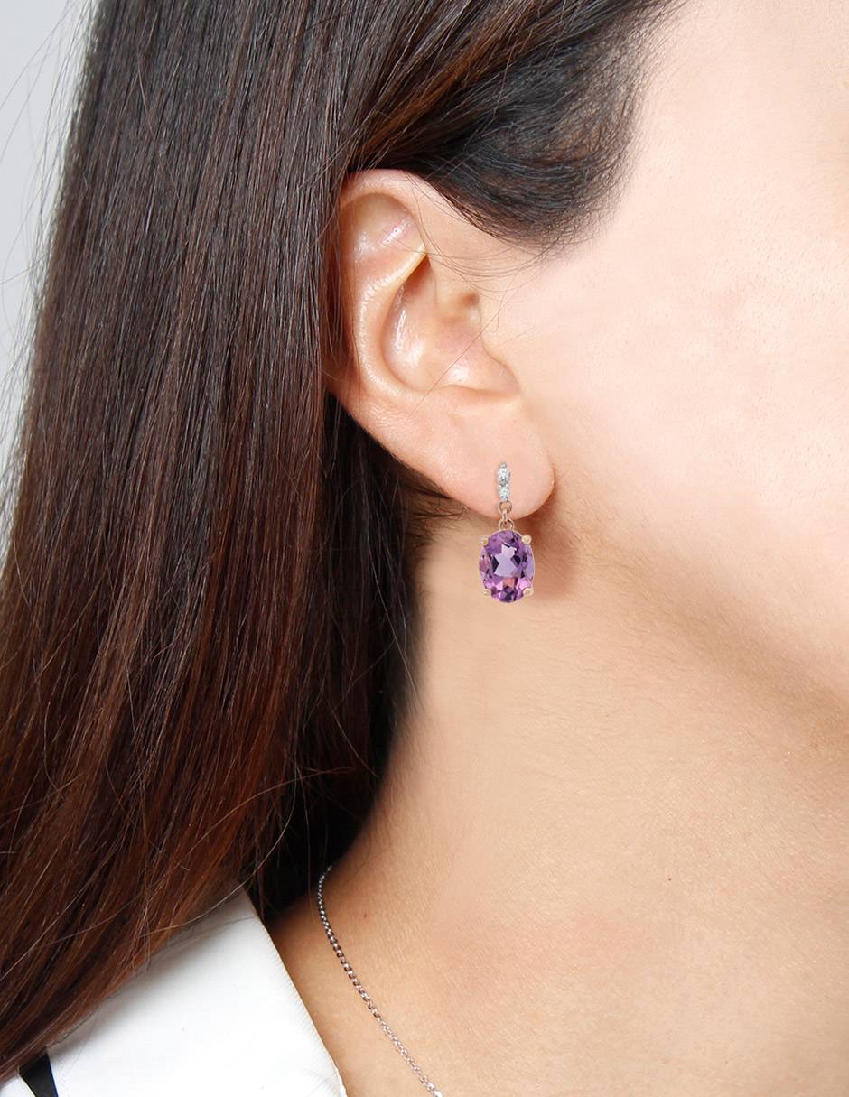 Aretes de óvalo de oro 14 K con acabado espejo amatista