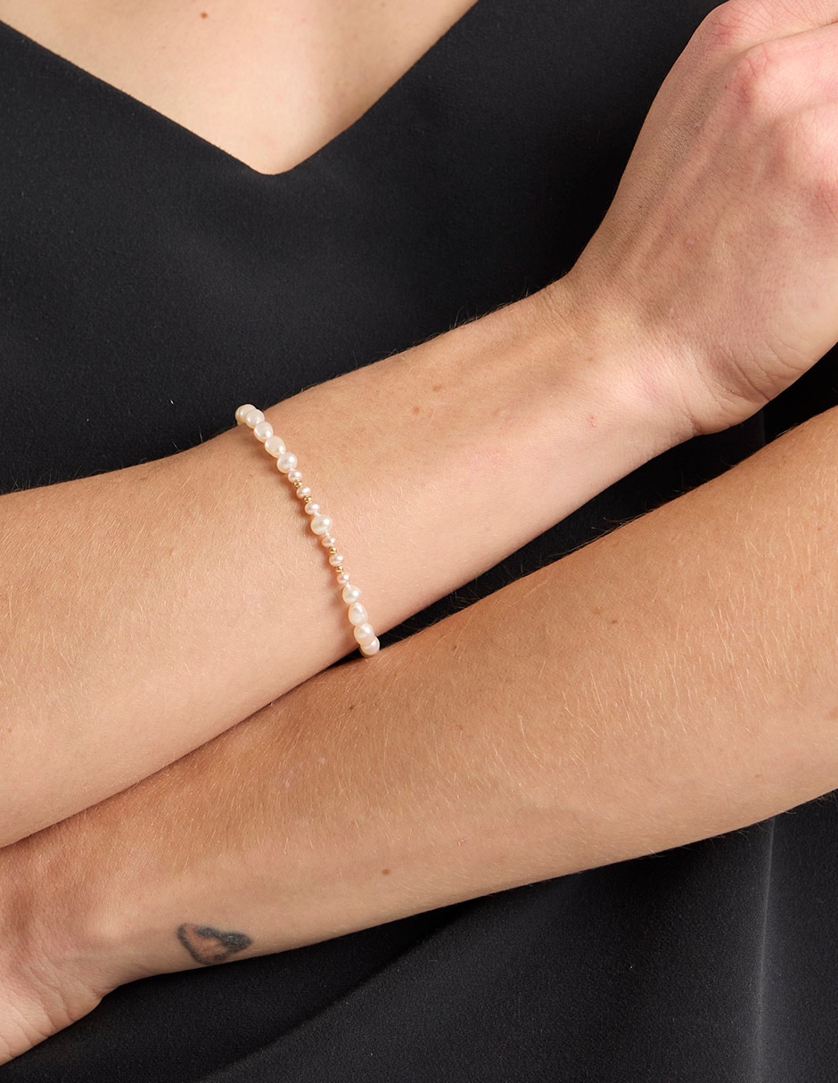 Pulsera con perlas con acabado liso Pulsera con perlas con acabado liso