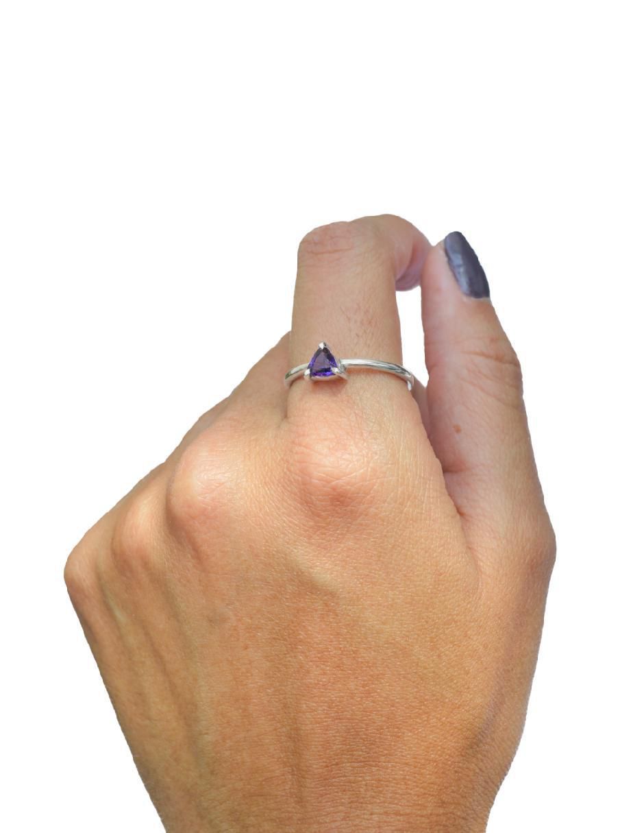 Anillo triangular Destellos De La Tierra P 925 de plata amatista pavé