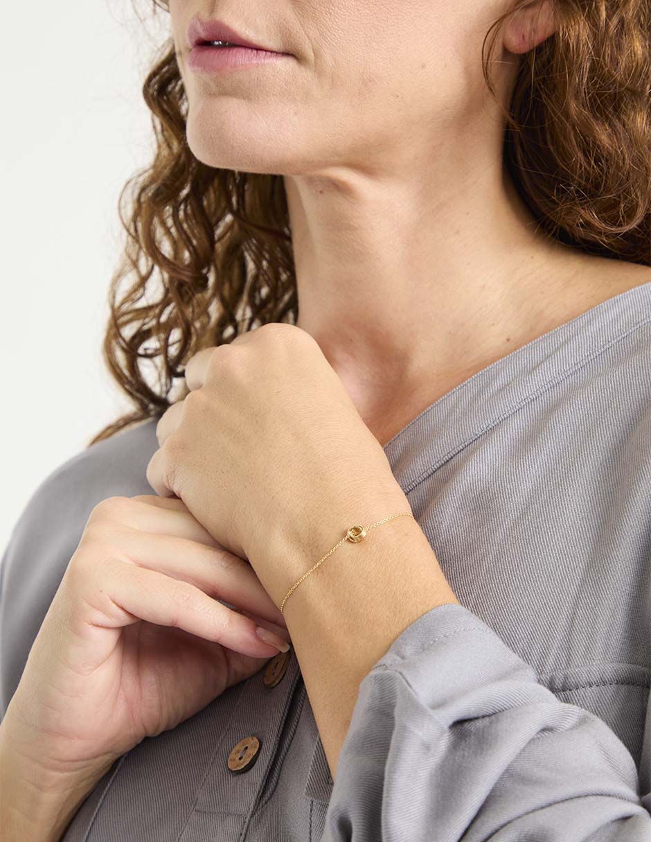 Brazalete de oro amarillo 14 k con acabado brillante Brazalete de oro amarillo 14 k con acabado brillante