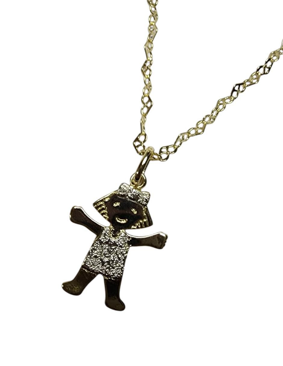 Collar con dije niña de oro laminado 2