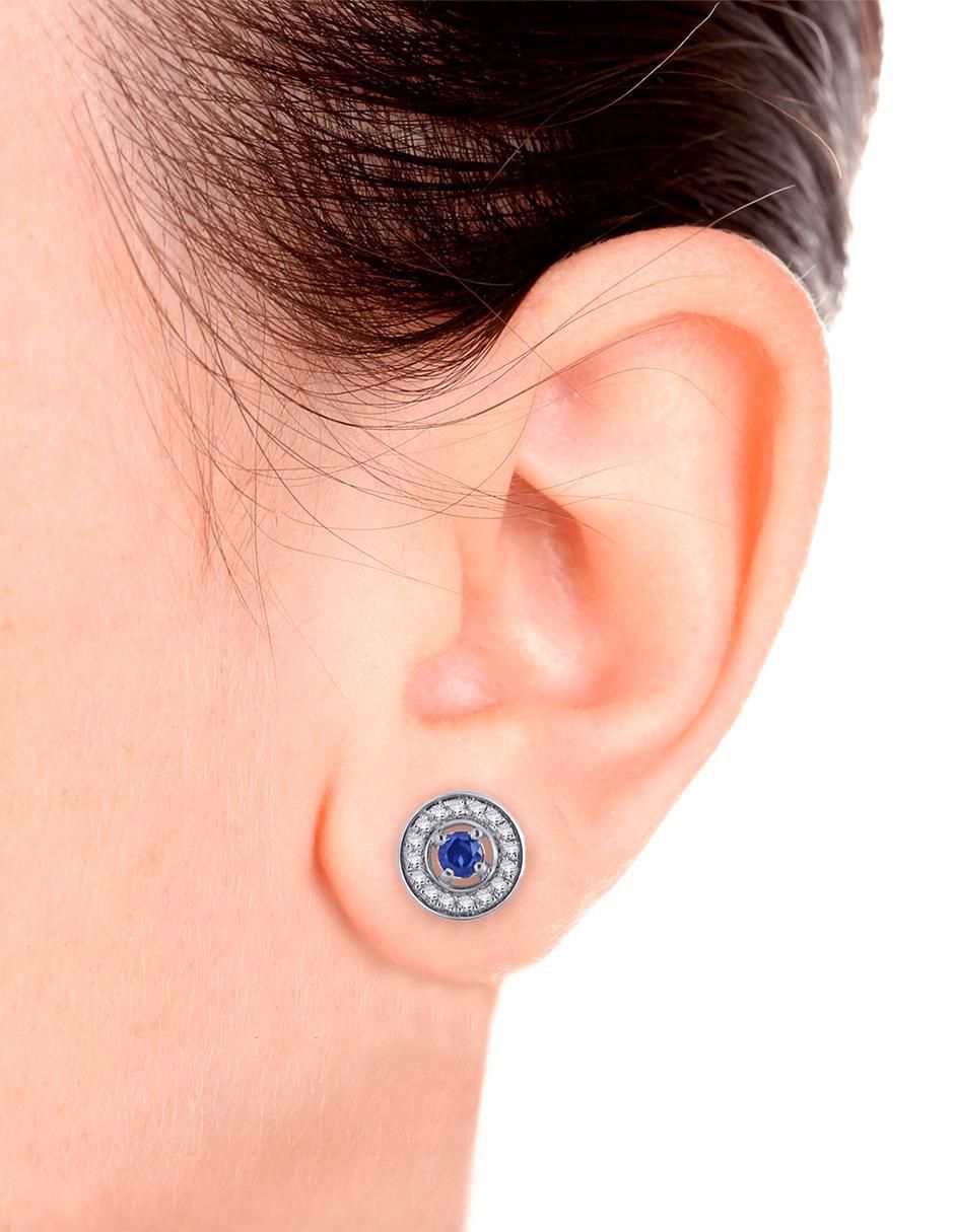 Aretes redondos de oro blanco 14 K con acabado pavé zafiro y diamante 3