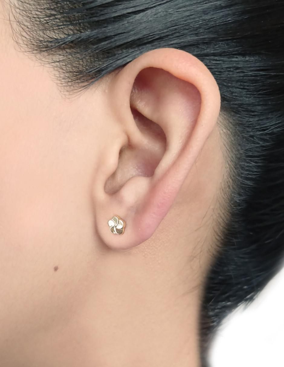 Broqueles de flor de oro 14 K 2