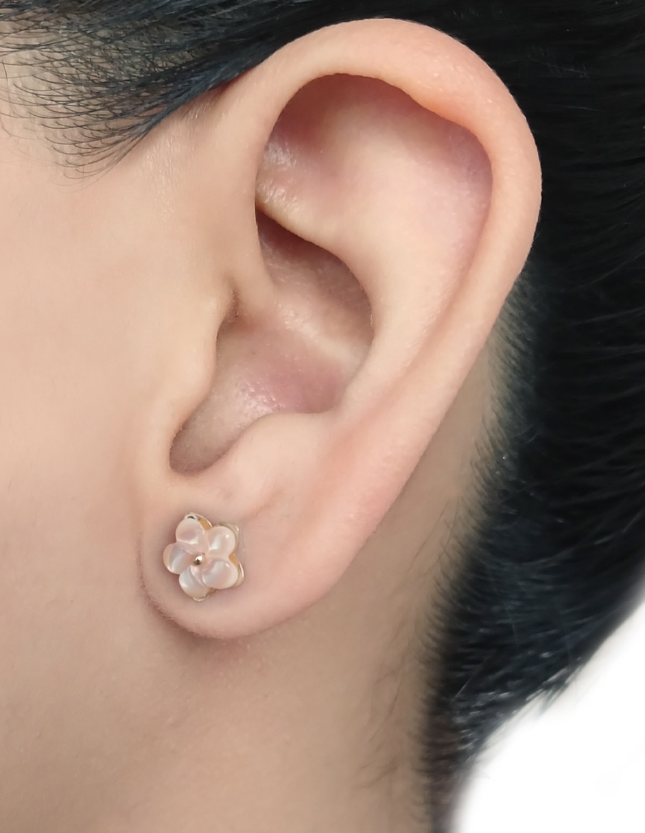 Broqueles de flor de oro 14 K madre perla 2