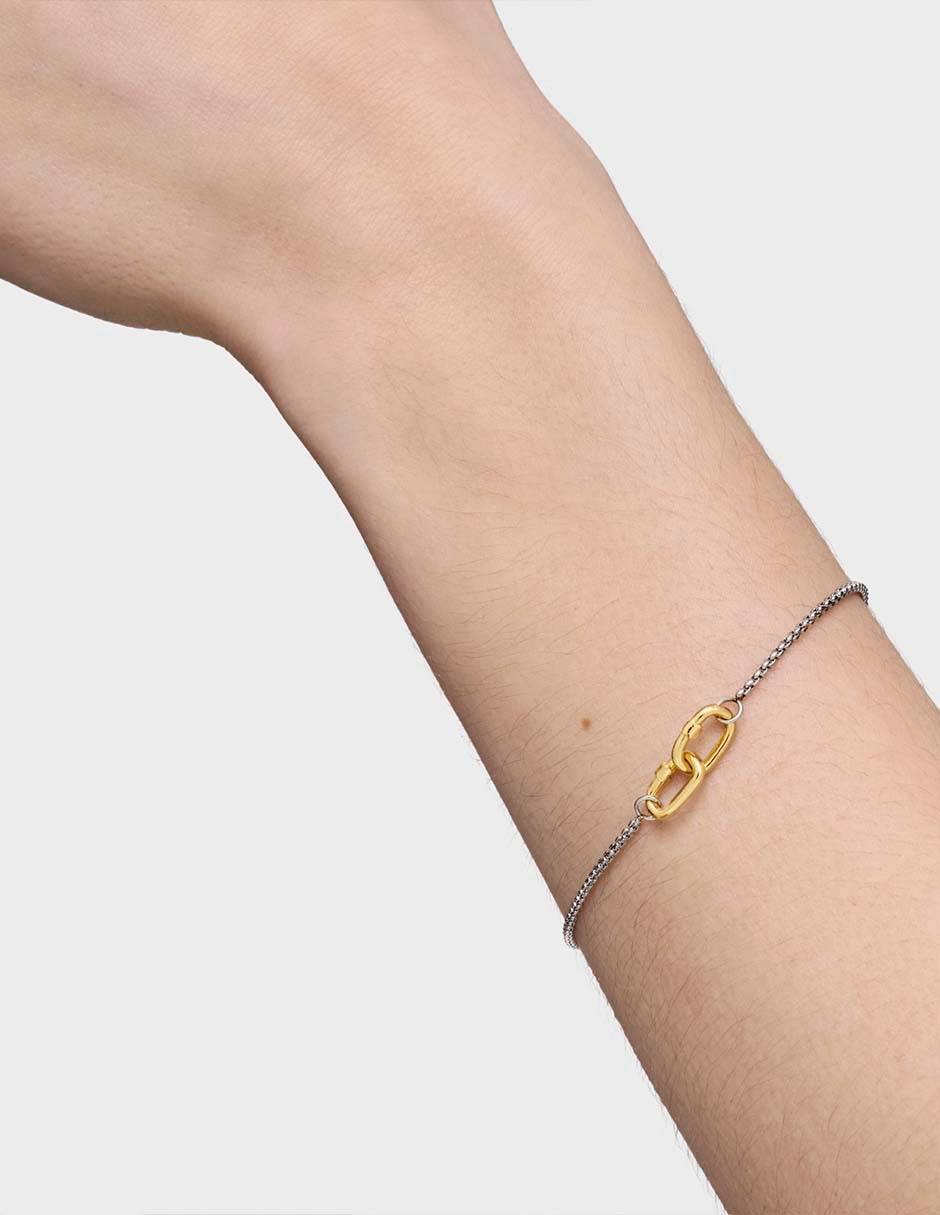 Pulsera de oro 18 K Hold Oval con acabado liso