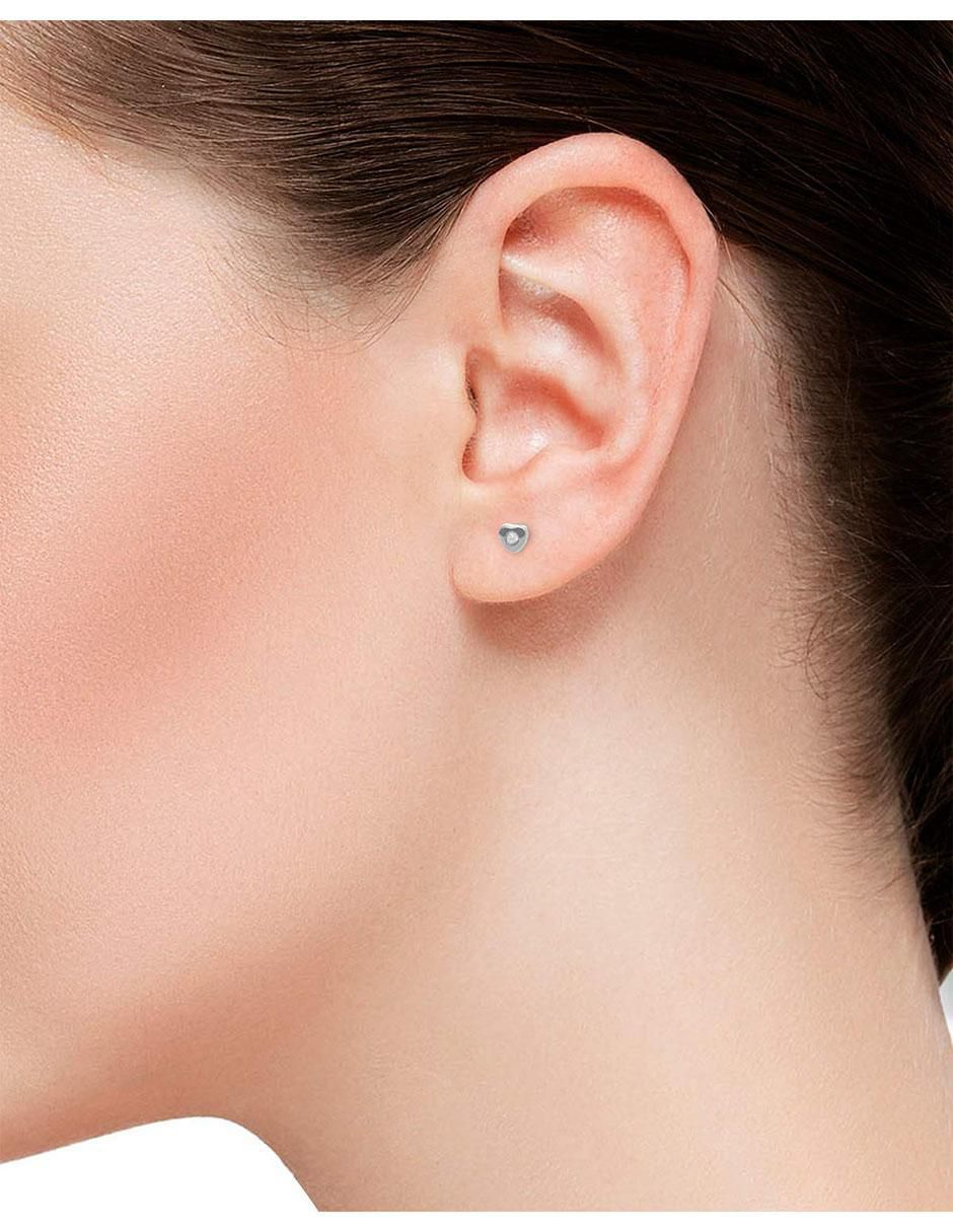Broqueles de corazón de oro 14 K con acabado pavé diamante 3