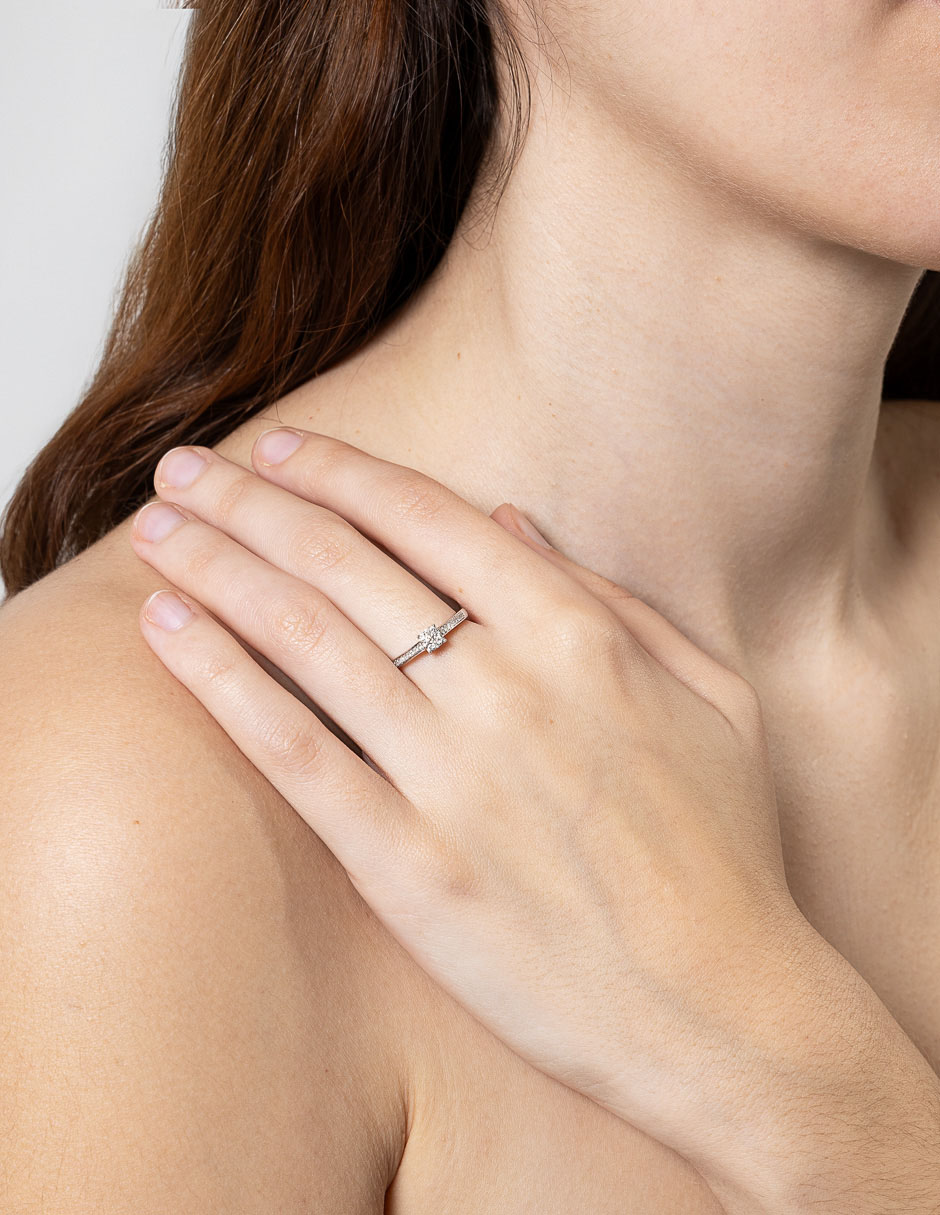 Anillo con gema 14 k de oro diamante pulido