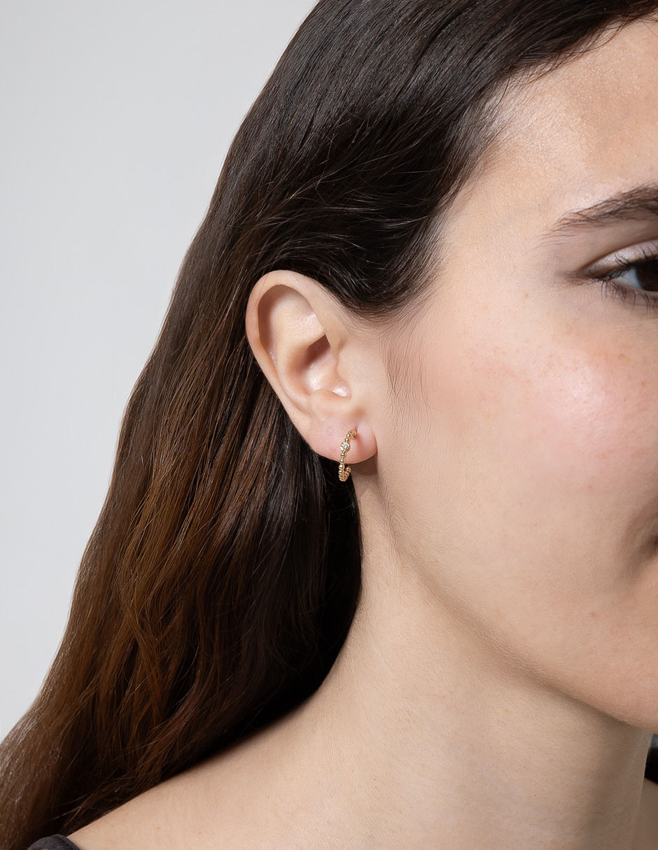 Aretes redondos de oro 14 K con acabado brillante diamante Aretes redondos de oro 14 K con acabado brillante diamante