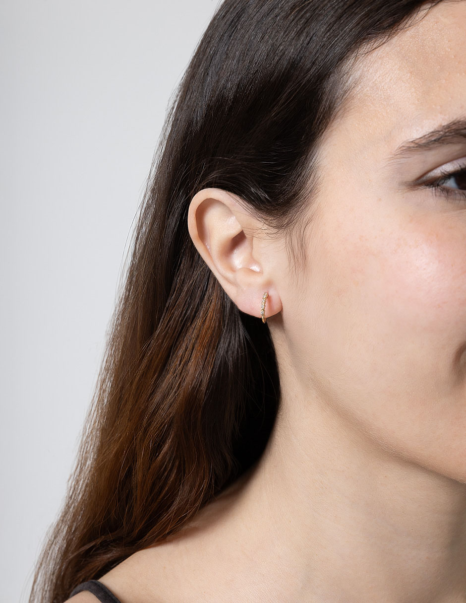 Aretes de círculo de oro 14 K con acabado brillante diamante Aretes de círculo de oro 14 K con acabado brillante diamante