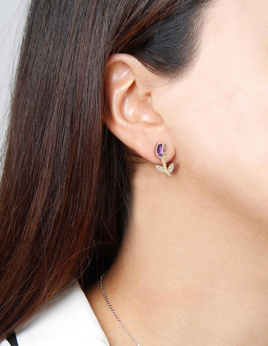 Aretes de flor de oro 14 K con acabado espejo amatista y diamante 3